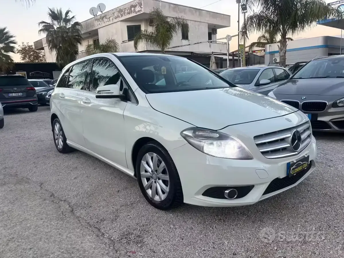 Usata Mercedes B180 Premium 109 CV (80 kW) 2014 Bianco Monovolume