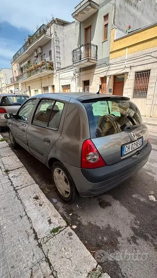Usata Renault Clio II 65 CV (47 kW) 2003 Grigio Berlina