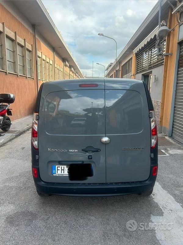 Usata Renault Kangoo 110 CV (80 kW) 2017 Grigio Monovolume