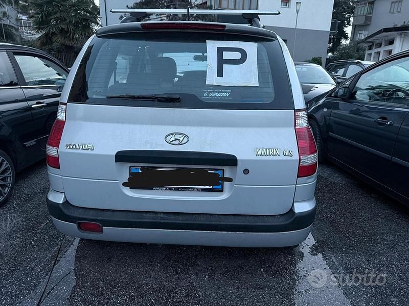 Usata 2008 Hyundai Matrix Monovolume | 2100 € - Immagine 1/4