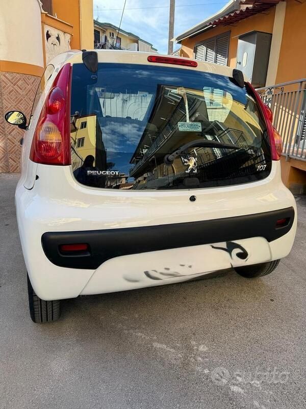 Usata Peugeot 107 Allure 68 CV (50 kW) 2009 Bianco Utilitaria