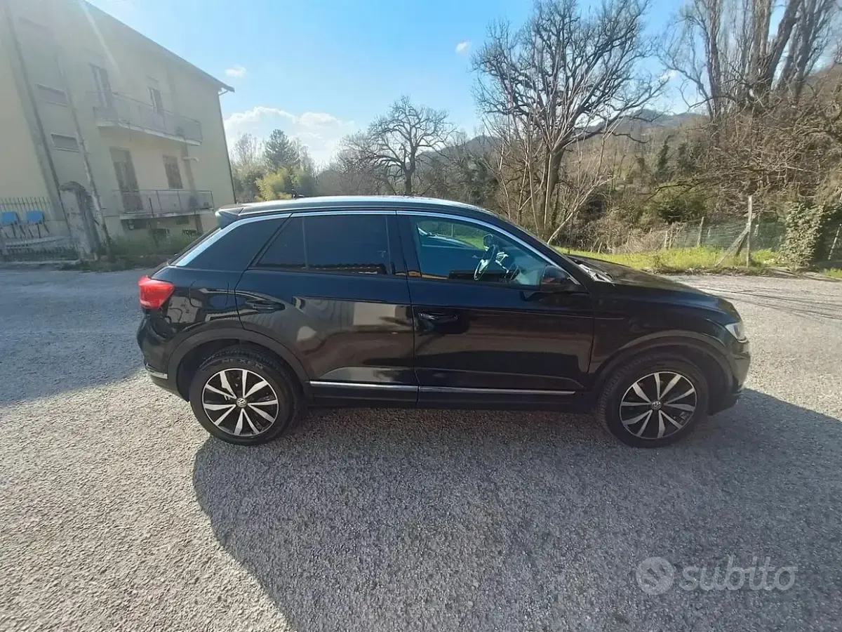 Usata VW T-Roc Style 116 CV (85 kW) 2019 Nero SUV