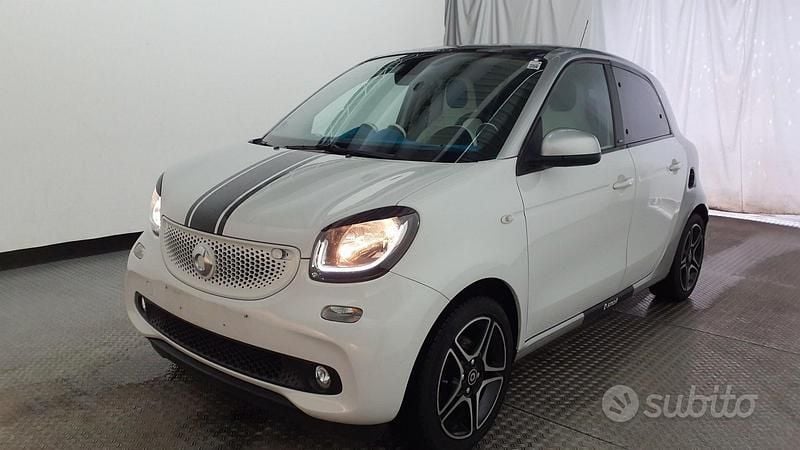Usata Smart ForFour Proxy 70 CV (51 kW) 2015 Blu Utilitaria