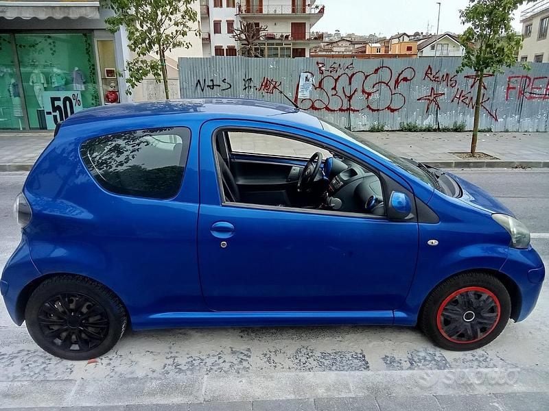 Usata Toyota Aygo 2009 Blu Utilitaria