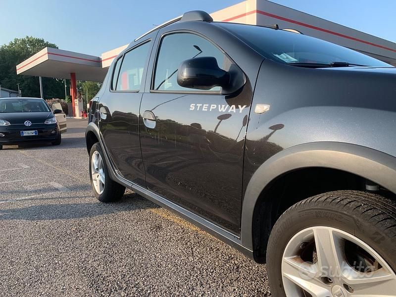 Usata Dacia Sandero 70 CV (51 kW) 2015 Nero Berlina