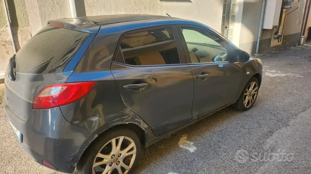 Usata Mazda 2 68 CV (50 kW) 2008 Nero Utilitaria