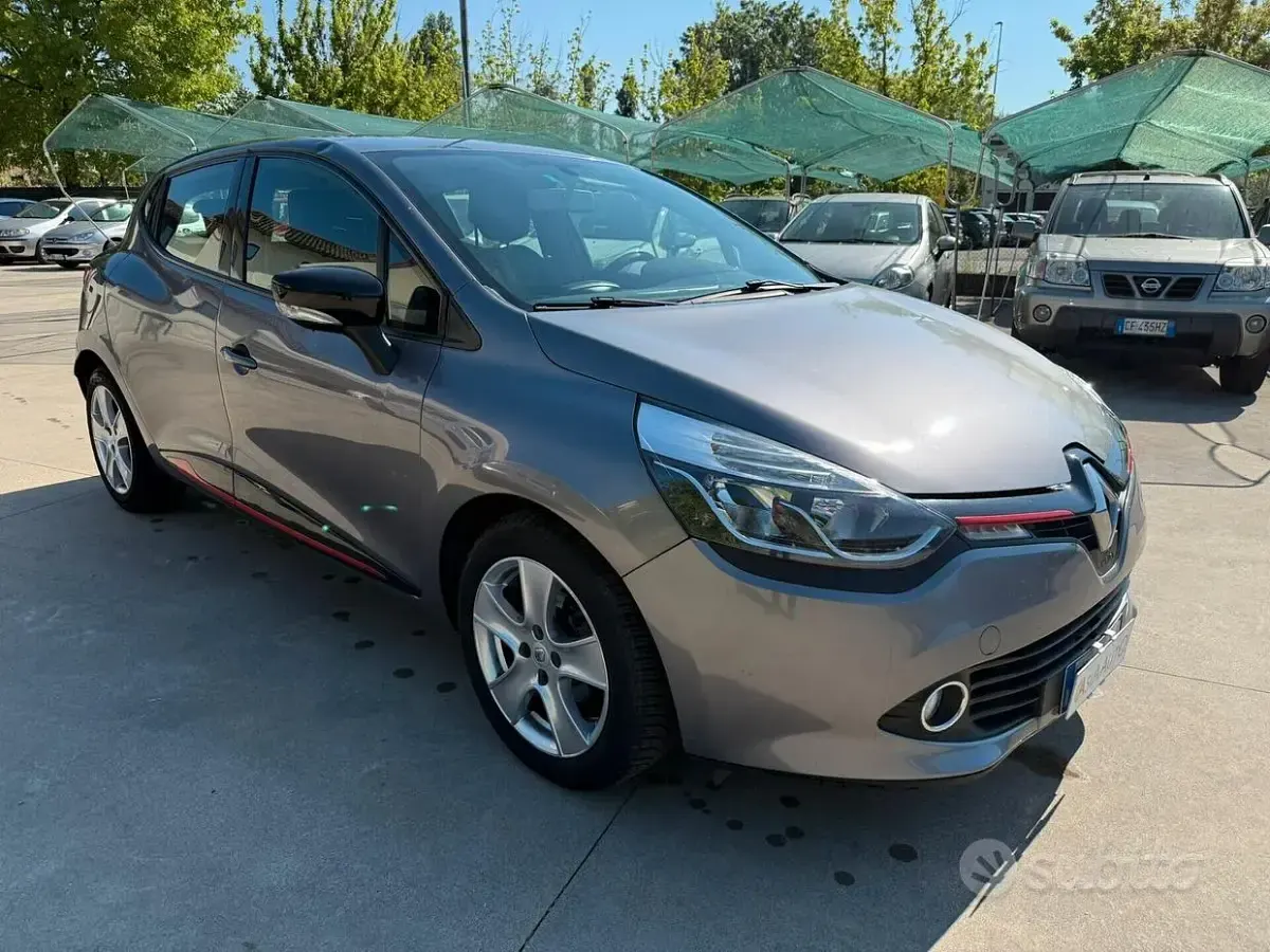 Second-hand Renault Clio IV 75 CP (55 kW) 2014 Gri Berlinǎ