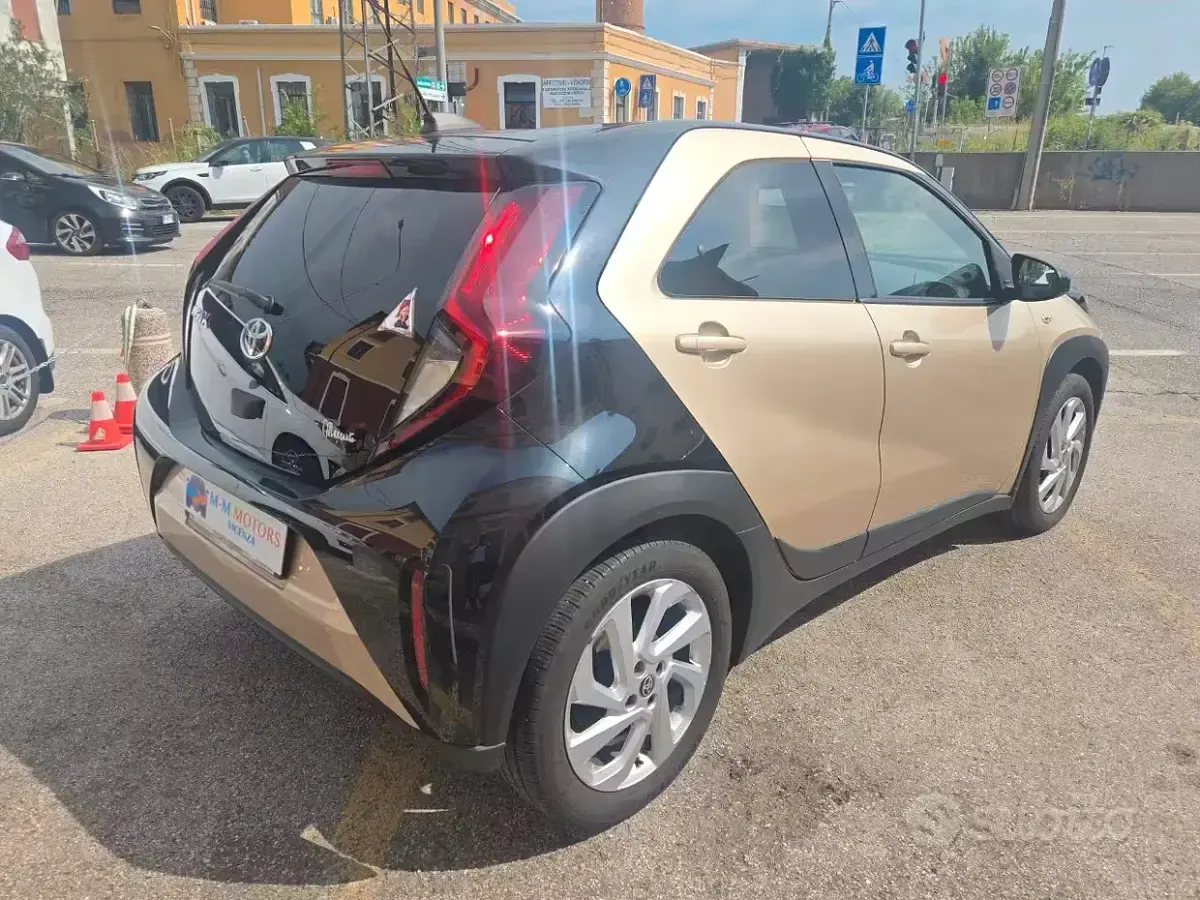 Usata Toyota Aygo X Trend 72 CV (52 kW) 2022 Bianco SUV