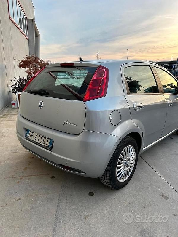 Grigio Usata 2006 Fiat Punto Tre volumi | 3500 € - Immagine 1/4