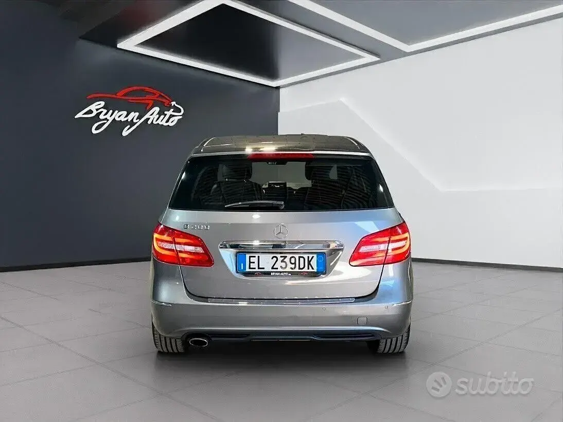 Käytetty Mercedes B200 Premium 156 HP (114 kW) 2012 Harmaa Tila-auto
