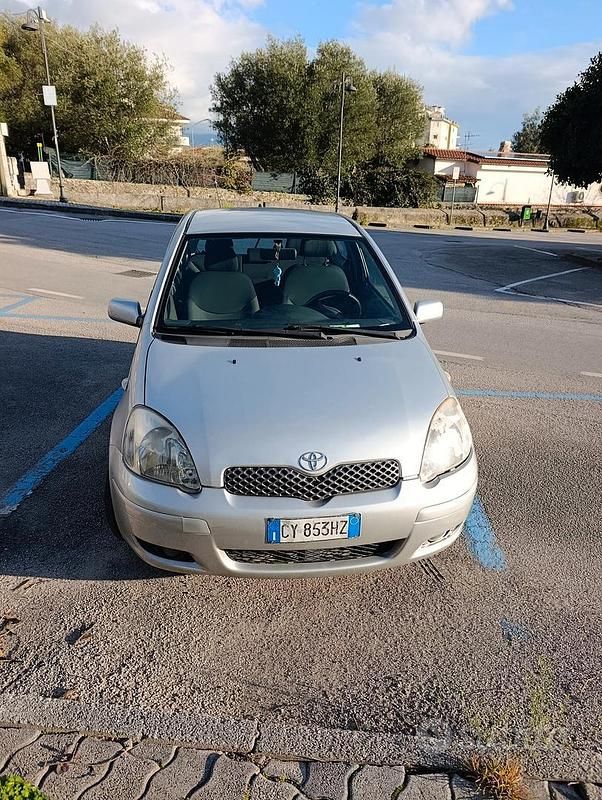 Usata Toyota Yaris 2003 Grigio Utilitaria