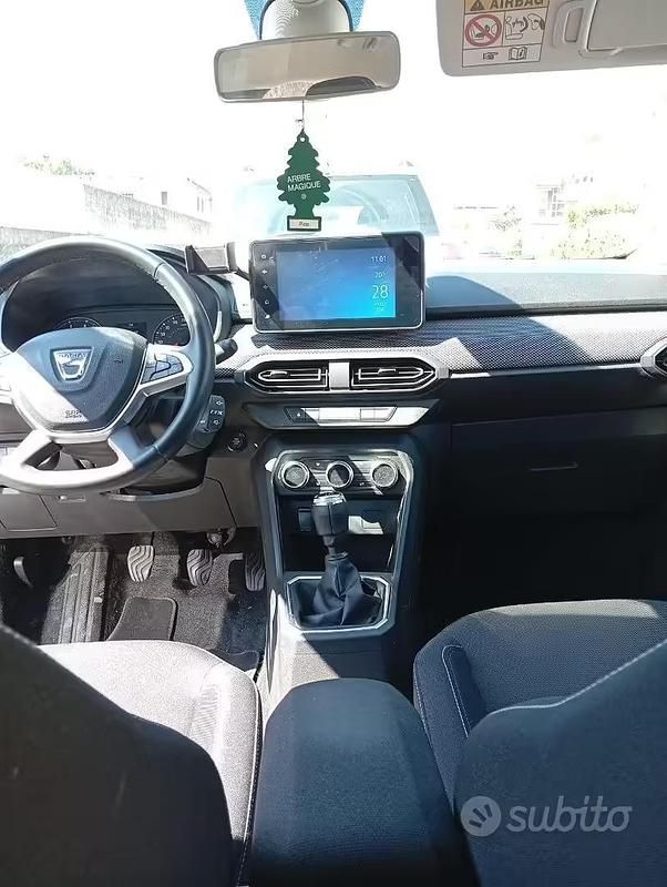 Usata Dacia Jogger 100 CV (73 kW) 2022 Grigio Monovolume