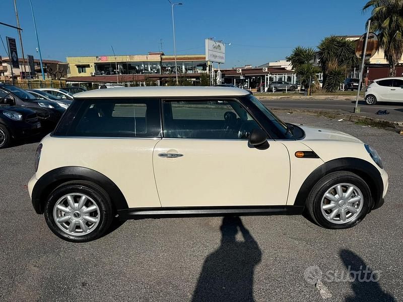 Usata Mini ONE 75 CV (55 kW) 2012 Beige Utilitaria