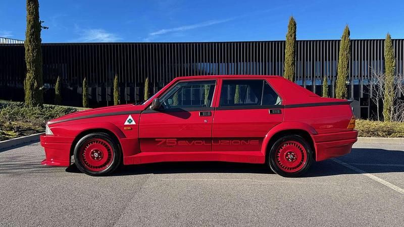 Usata Alfa Romeo 75 155 CV (114 kW) 1987 Rosso Berlina