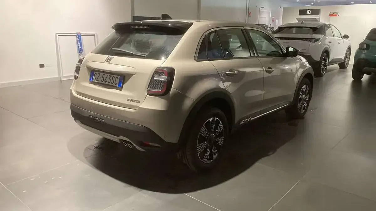 Usata Fiat 600 145 CV (106 kW) 2025 Beige SUV