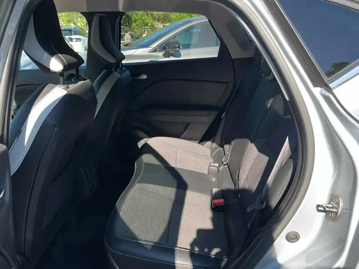 Usata Renault Captur Intens 101 CV (74 kW) 2023 Varsavia SUV
