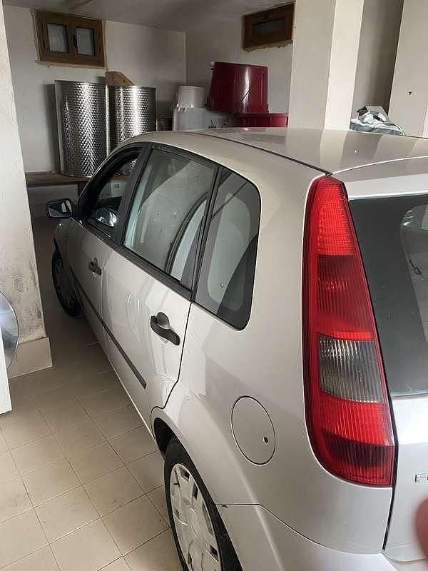 Usata Ford Fiesta Ghia 75 CV (55 kW) 2007 Utilitaria