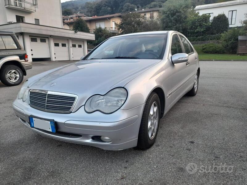 Usato 2003 Mercedes 200 2.1 Diesel 116 CV (3.500 €)