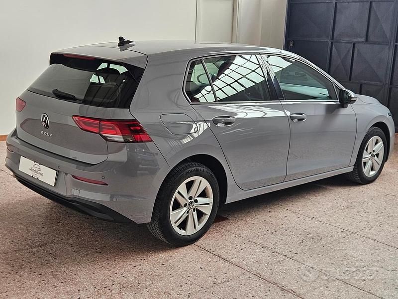 Usata VW Golf VIII Style 116 CV (85 kW) 2022 Grigio Berlina