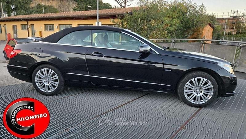 Usata Mercedes E200 Luxury 184 CV (135 kW) 2010 Nero Cabrio