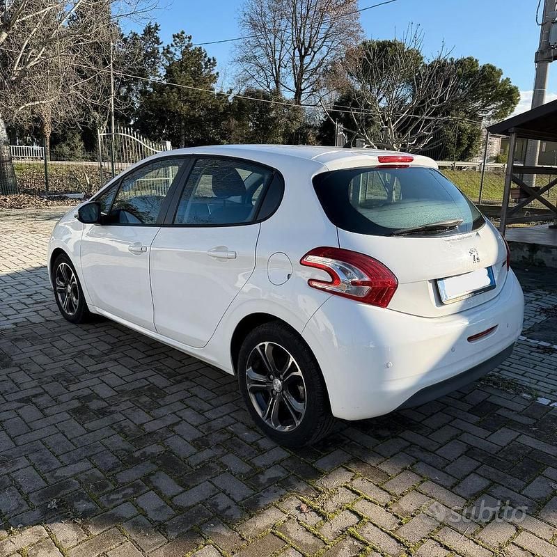 Usata Peugeot 208 Allure 68 CV (50 kW) 2014 Utilitaria