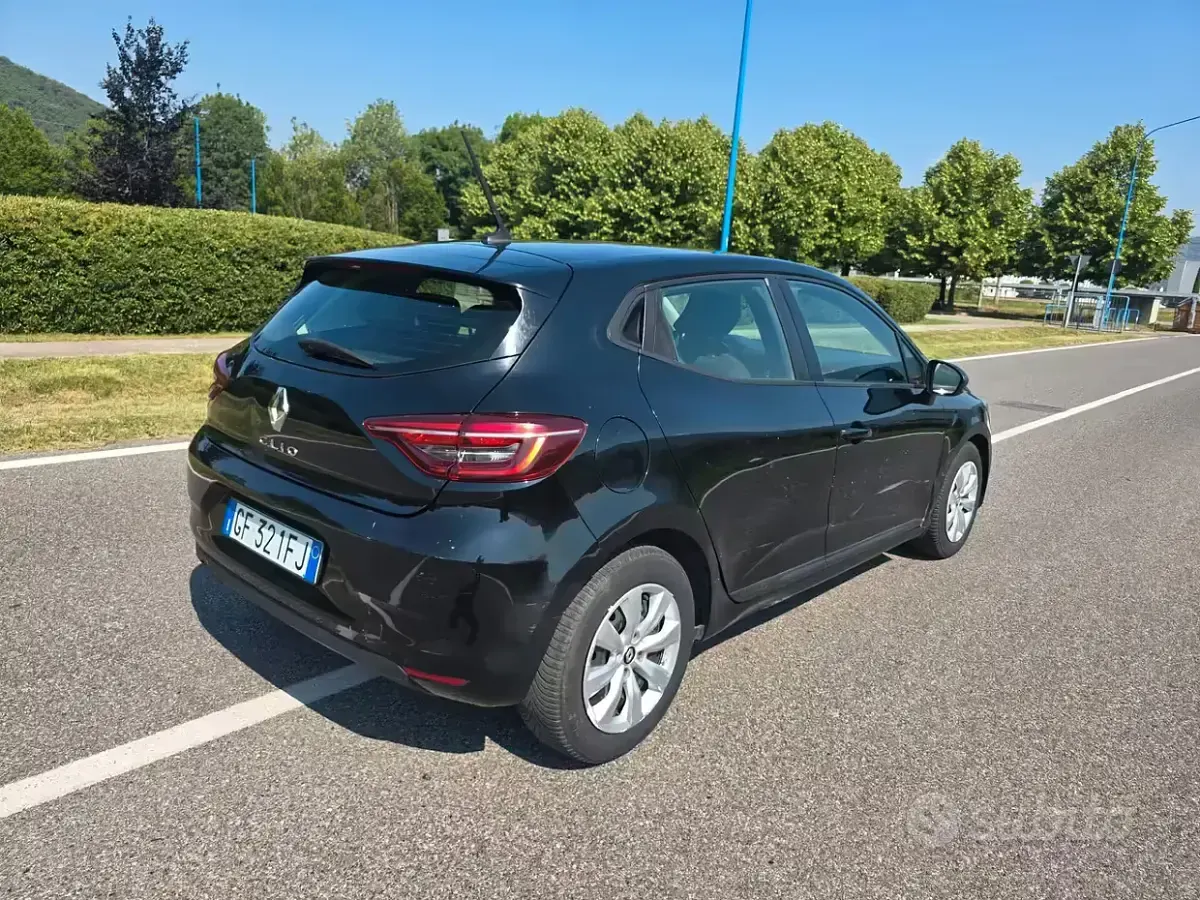 Usata Renault Clio V 101 CV (74 kW) 2021 Nero Berlina