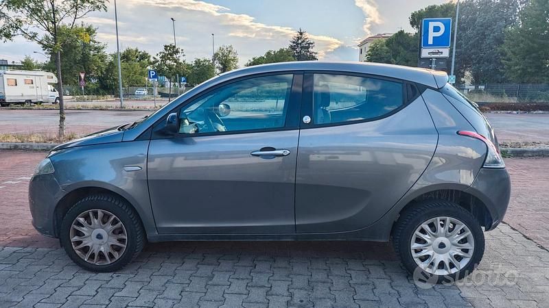 Usata Lancia Ypsilon Gold 86 CV (63 kW) 2013 Grigio Utilitaria