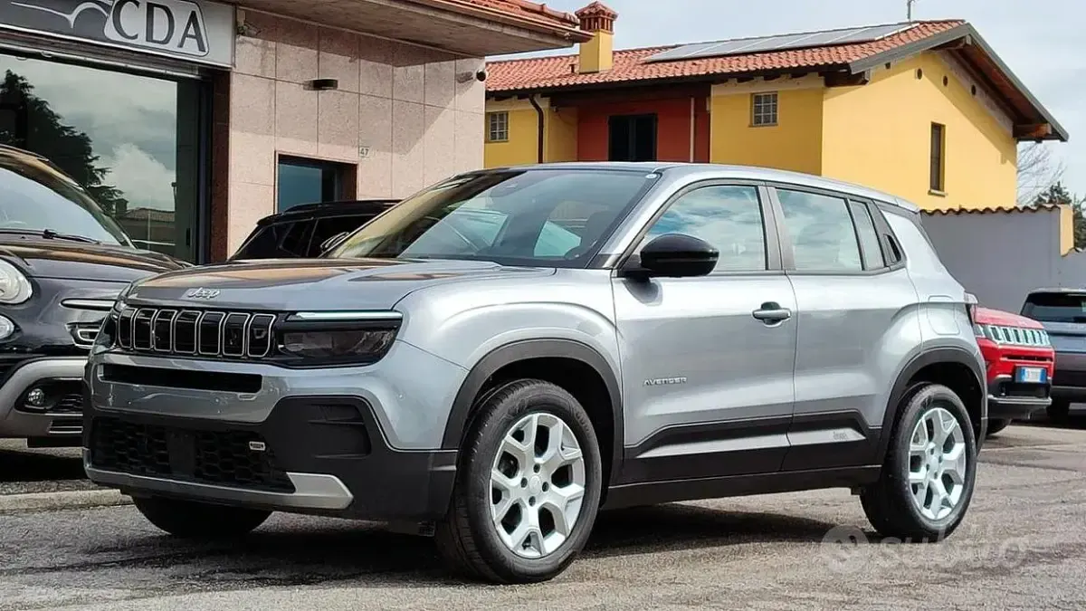 Usata Jeep Avenger Altitude 101 CV (74 kW) 2025 Grigio granite SUV