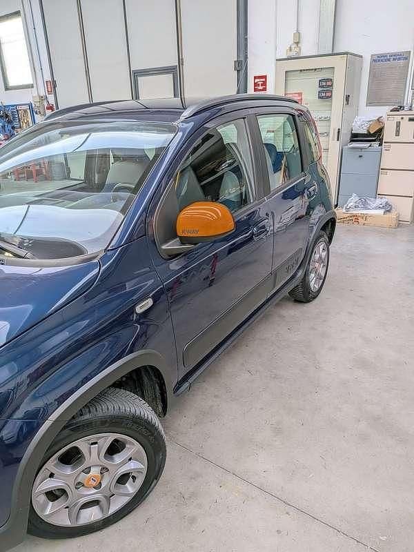 Usata Fiat Panda 4x4 S 95 CV (69 kW) 2016 Blu Utilitaria