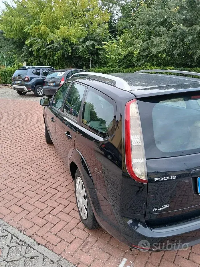Usata Ford Focus 109 CV (80 kW) 2011 Nero Station wagon