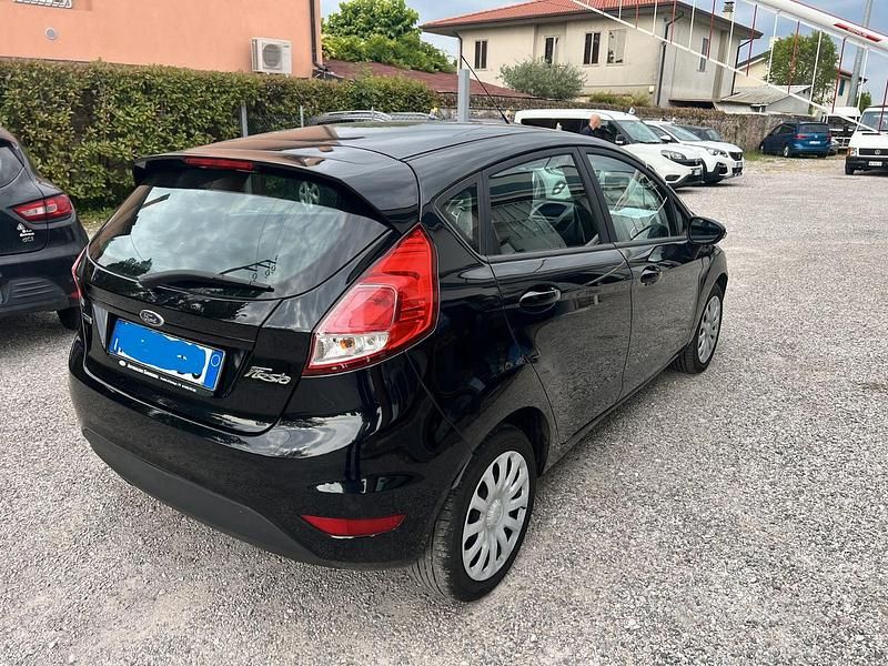 Usata Ford Fiesta 100 CV (73 kW) 2016 Nero Berlina