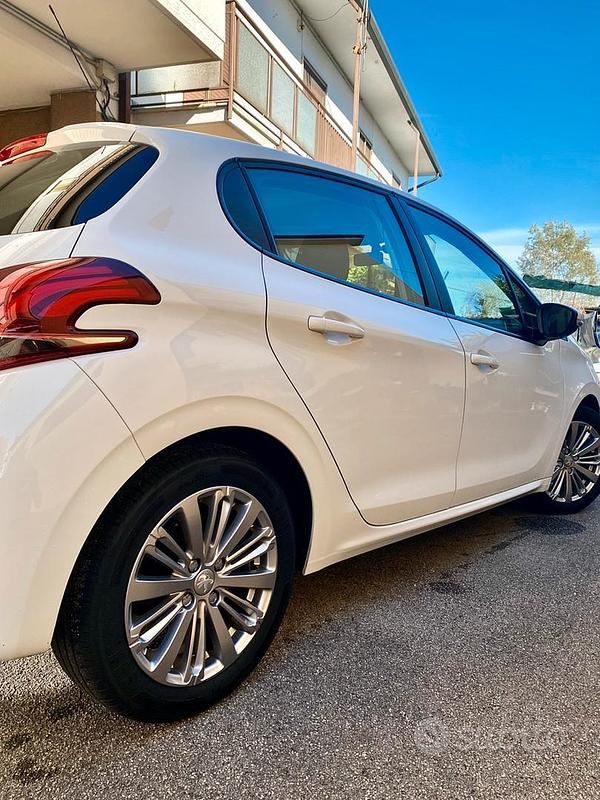 Usata Peugeot 208 75 CV (55 kW) 2019 Bianco Utilitaria