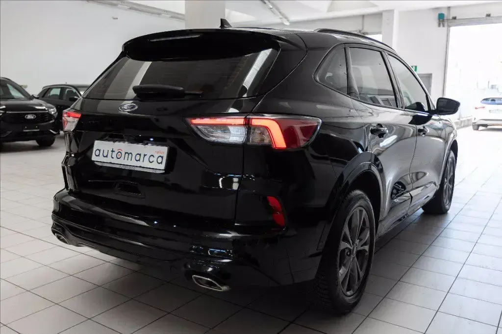 Usata Ford Kuga ST-Line 225 CV (165 kW) 2023 Agate black (metallizzato) SUV