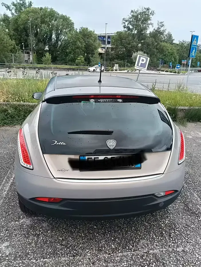 Usata Lancia Delta 140 CV (102 kW) 2011 Utilitaria