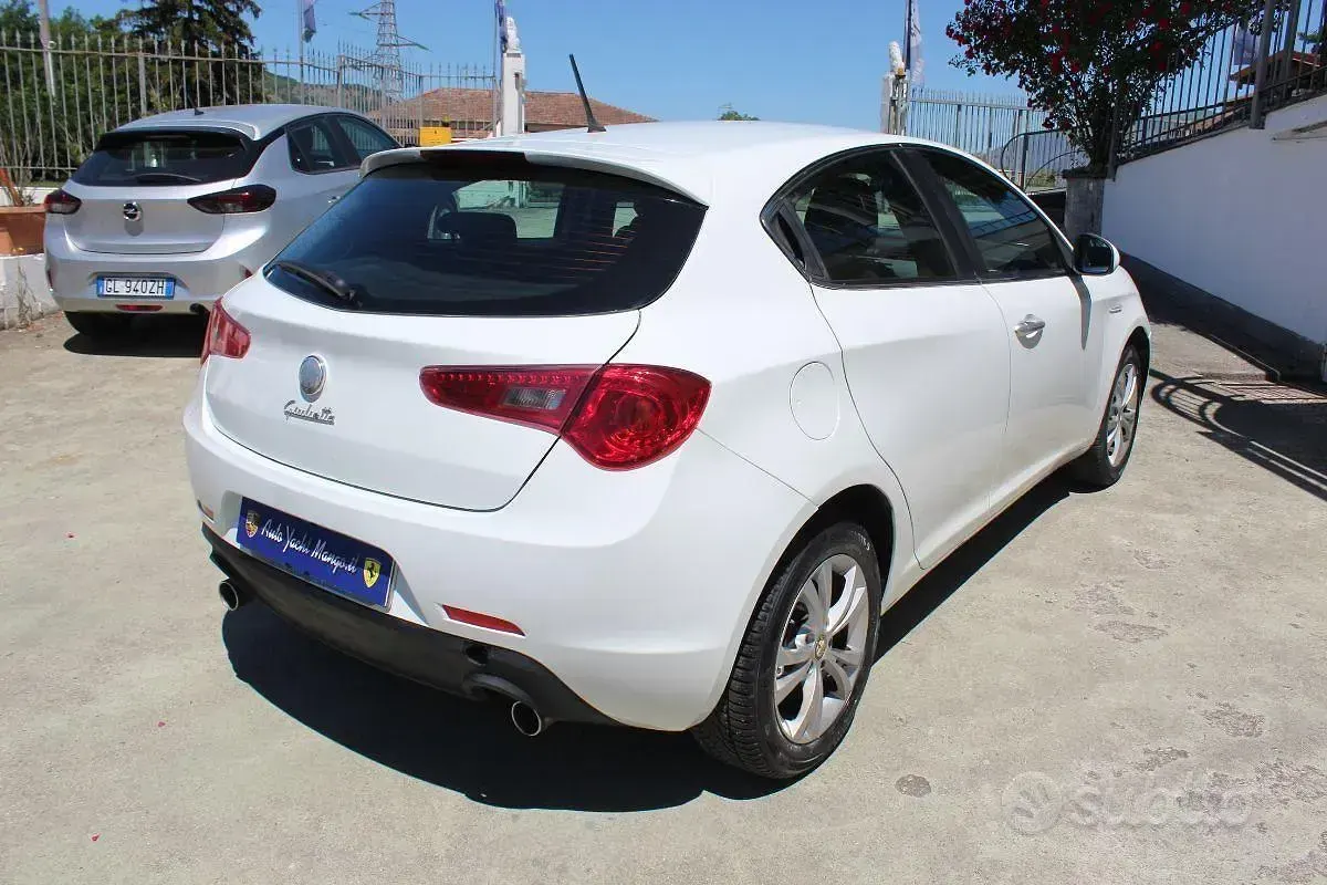 Usata Alfa Romeo Giulietta 169 CV (124 kW) 2010 Bianco Utilitaria