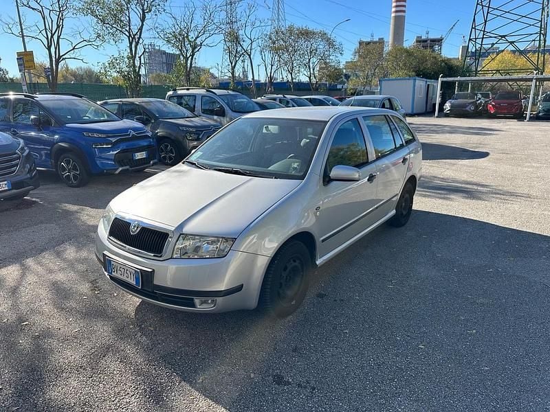 Argento Usata 2001 Skoda Fabia Comfort Station wagon | 1600 € (Buon prezzo) - Immagine 1/4
