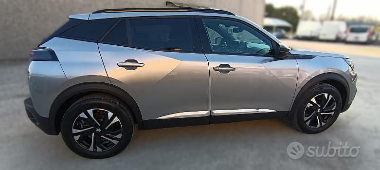 Usata Peugeot e-2008 Active 100 kW (136 CV) 2022 SUV