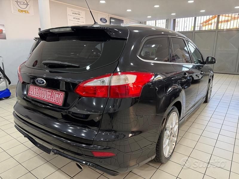 Usata Ford Focus Titanium 116 CV (85 kW) 2014 Blu Station wagon