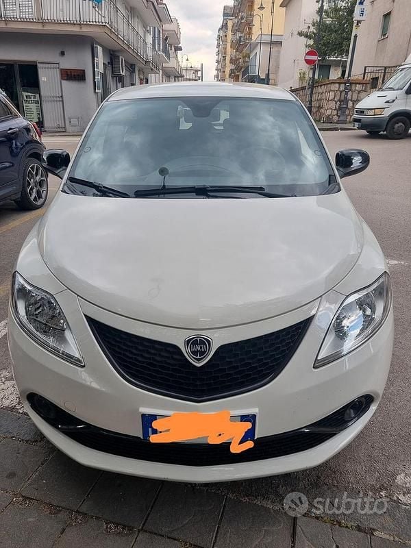 Usata Lancia Ypsilon 69 CV (50 kW) 2020 Bianco Utilitaria