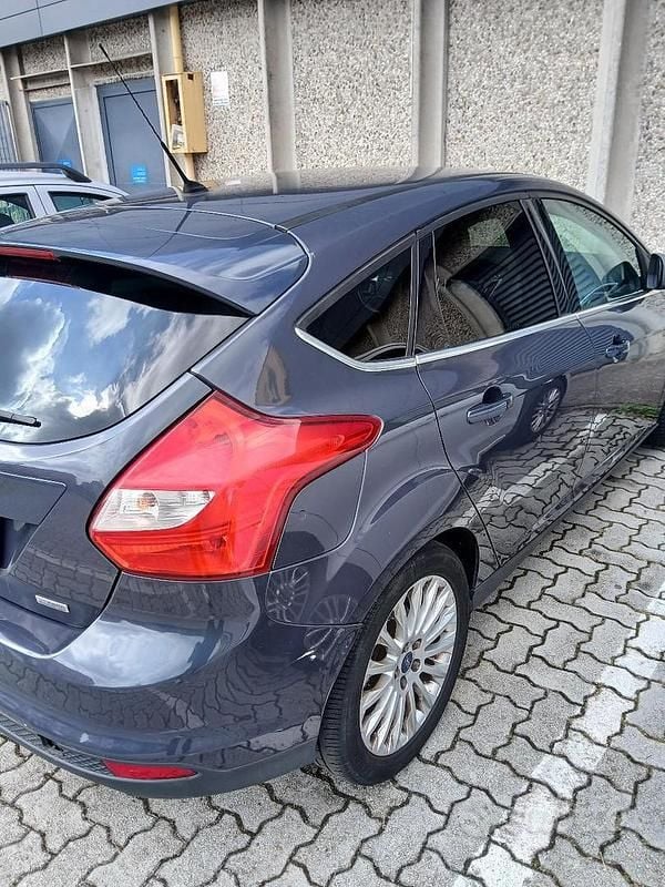 Usata Ford Focus 95 CV (69 kW) 2012 Grigio Berlina
