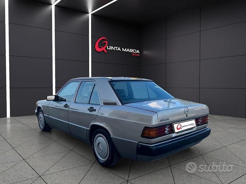 Usata Mercedes 190 122 CV (89 kW) 1990 Grigio Berlina