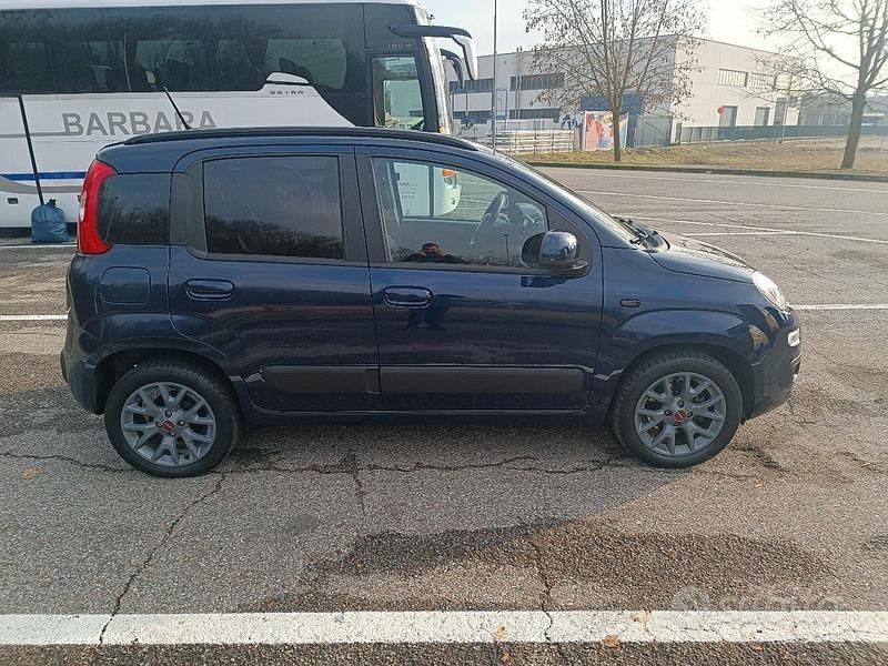 Usata Fiat Panda Lounge 69 CV (50 kW) 2020 Blu Berlina