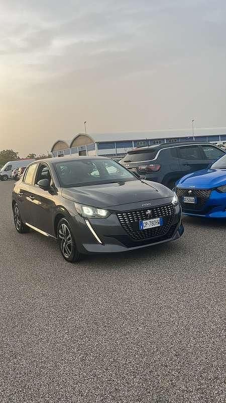 Usata 2023 Peugeot 208 Allure Due volumi | 14.500 € (Buon prezzo) - Immagine 1/4