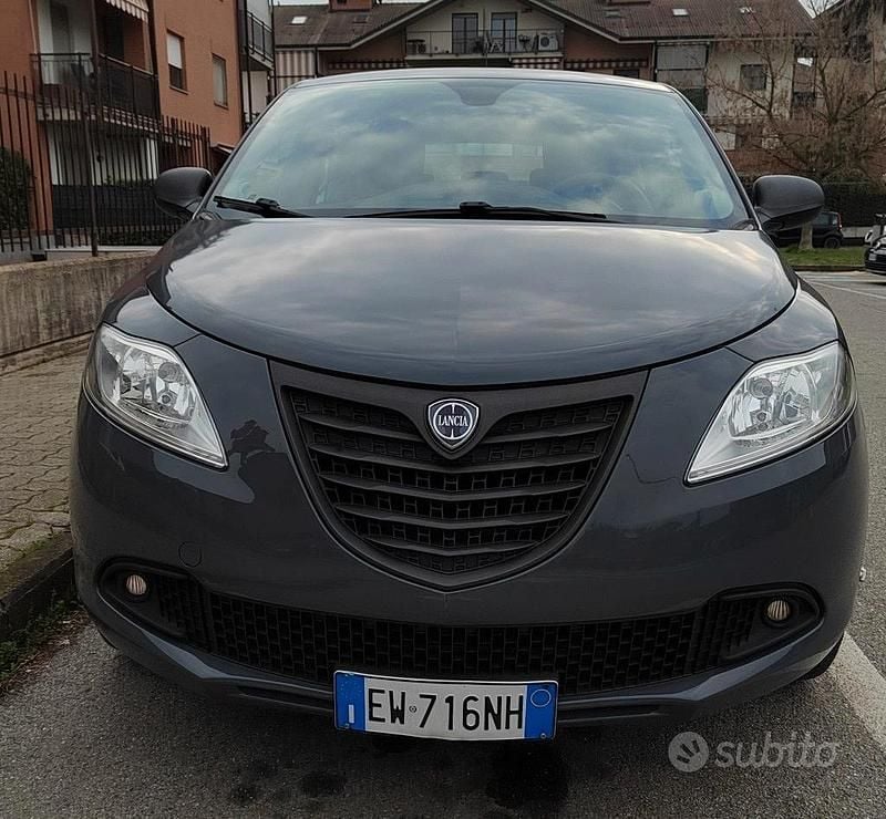 Usata Lancia Ypsilon 69 CV (50 kW) 2014 Grigio Utilitaria
