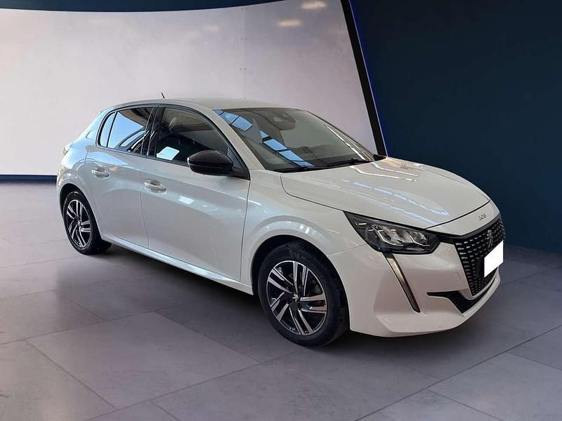 Begagnad Peugeot 208 Allure 101 HK (74 kW) 2022 Vit Halvkombi