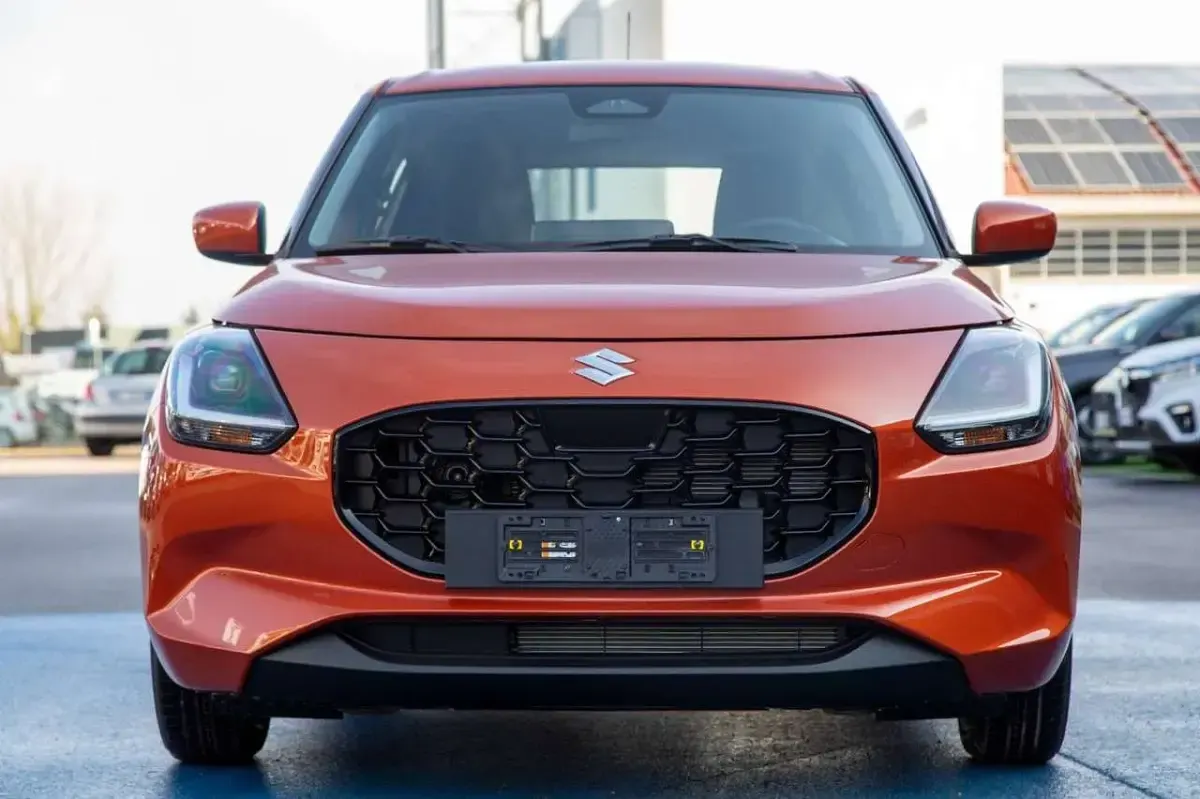 Nuova Suzuki Swift 82 CV (60 kW) 2026 Arancione Utilitaria