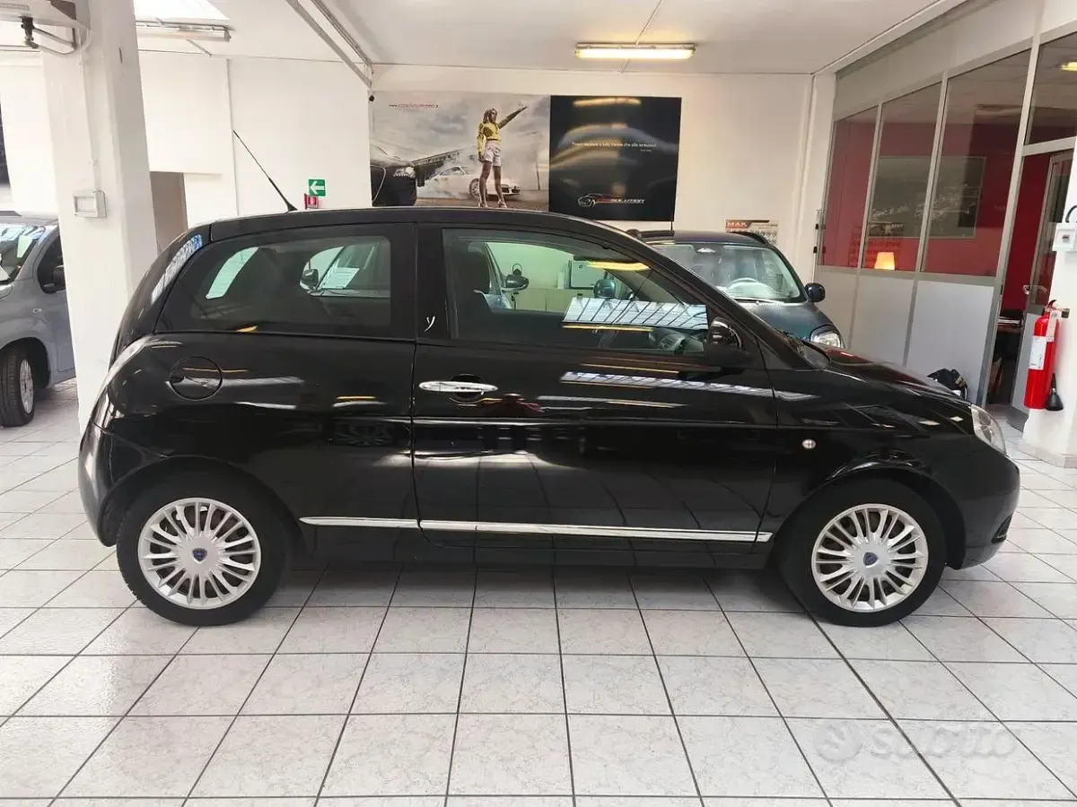 Usata Lancia Ypsilon 69 CV (50 kW) 2011 Nero Utilitaria