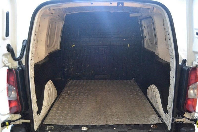 Usata Opel Combo 102 CV (75 kW) 2019 Bianco Monovolume