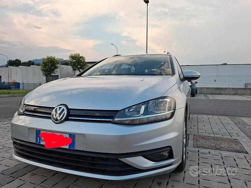 Usata VW Golf VII 131 CV (96 kW) 2019 Grigio Station wagon