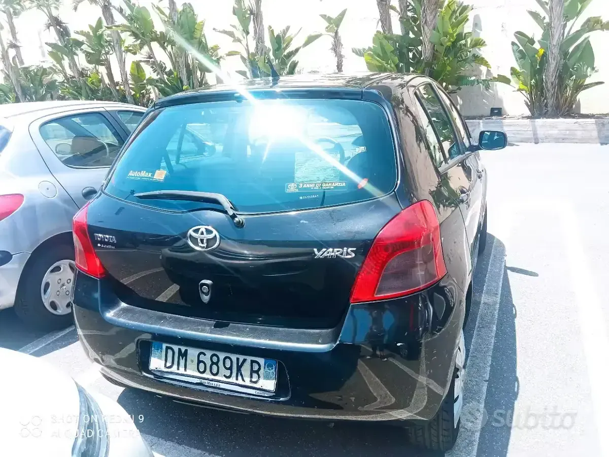 Usata Toyota Yaris 90 CV (66 kW) 2008 Nero Utilitaria